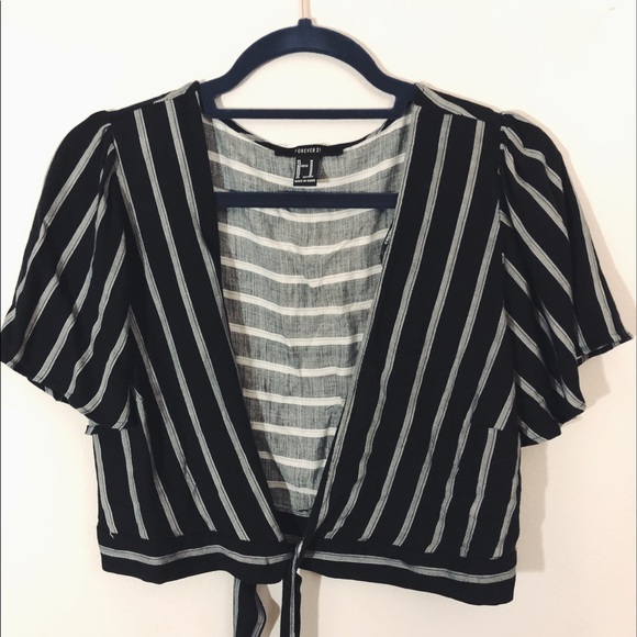 Top, crop, wrap silhouette - Picture 1 of 3